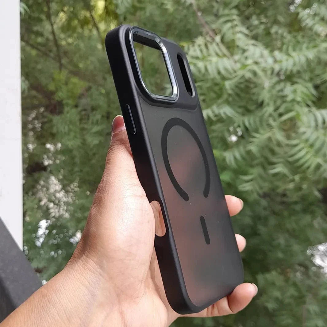 Premium Smoke Magnetic Transparent Back Cover For Iphone 17 Pro Max - Black