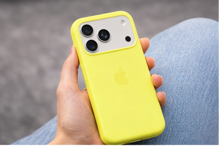 Premium Silicone Back Cover Iphone 17 Pro - Yellow